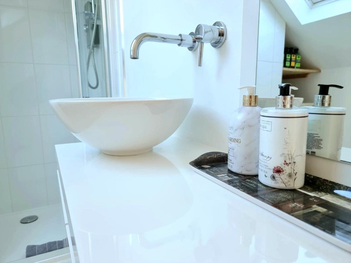 West Hill Retreat Seaview Balcony Chic Loft Studio & Free Parking Hastings Exterior foto